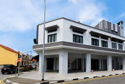 Sims Avenue (D14), Retail #592949341